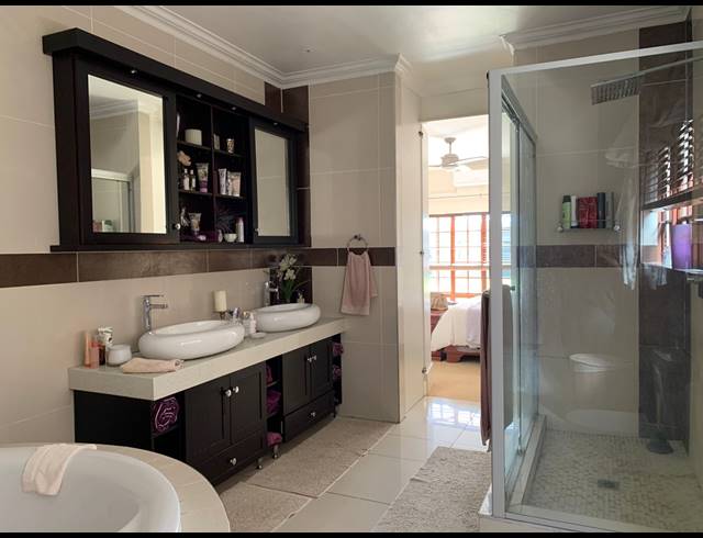 5 BEDROOM HOUSE FOR SALE IN GREENHILLS